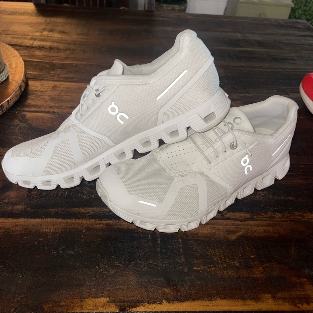 White on clouds size 12 Men’s